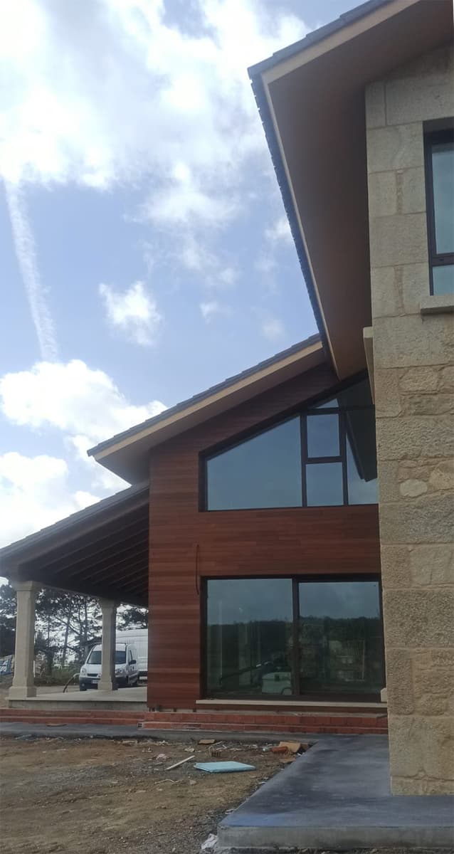 Carpintería de aluminio en Ribeira