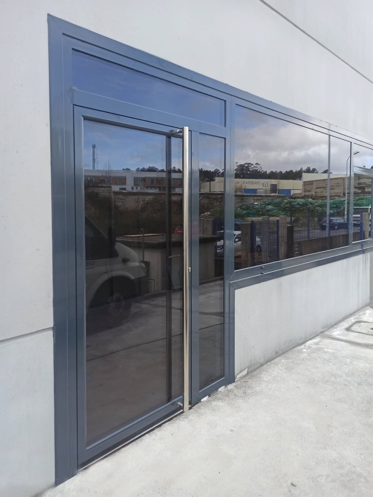 Carpintería de aluminio en Ribeira