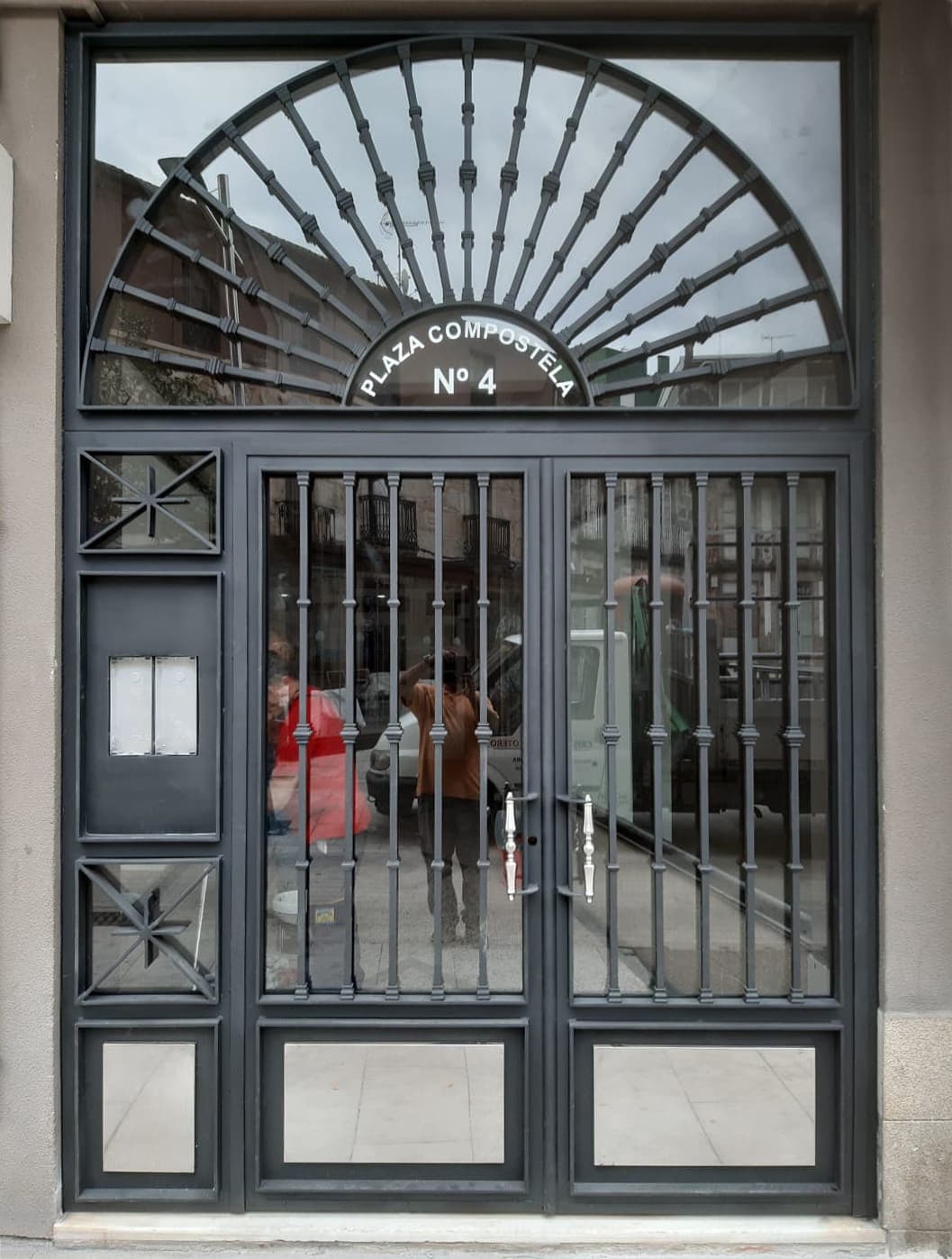 Puertas en redondo en Ribeira
